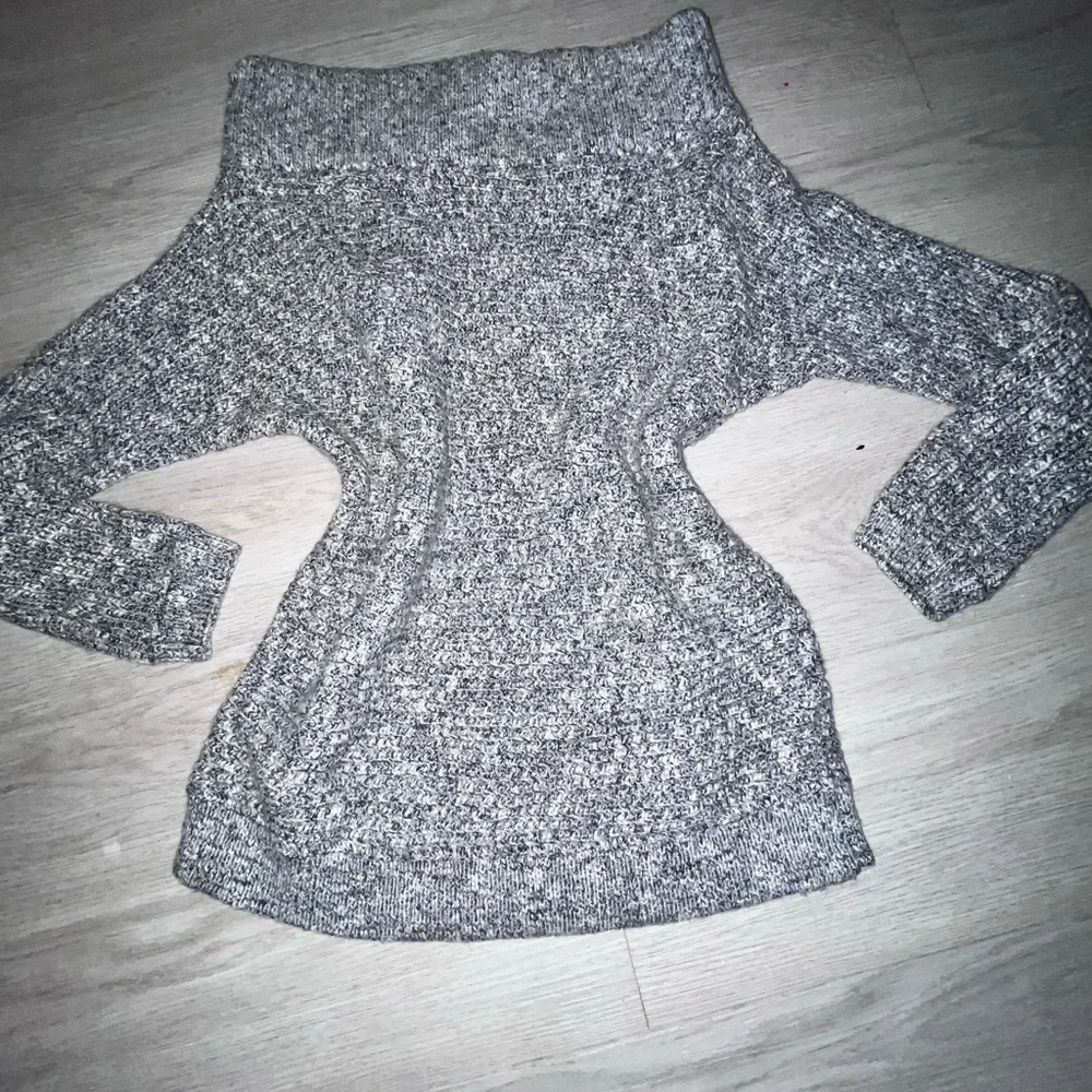 Express Y2K Gray Thick Knit Off Shoulder Sweater Small